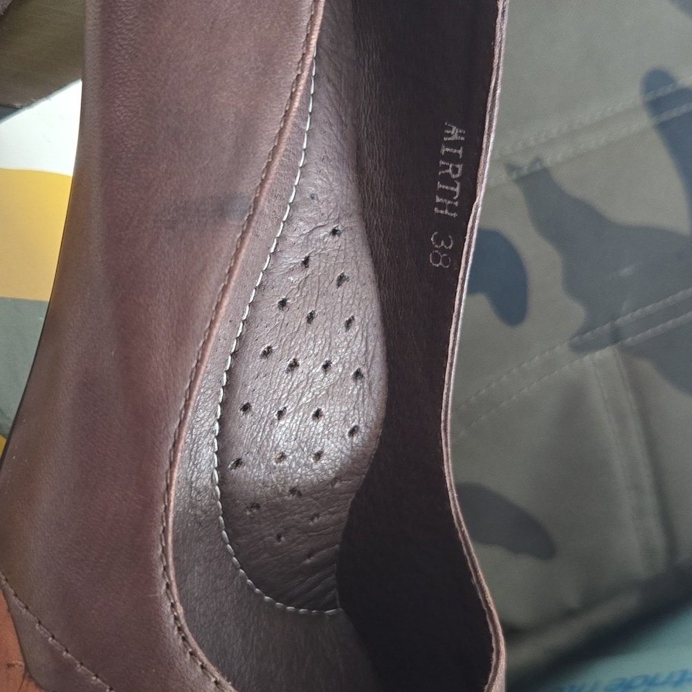 ❗️NWT❗️👠- SIZE 38 Spring Step Brown and Tan Color-Block Heels💃 - Picture 5 of 6